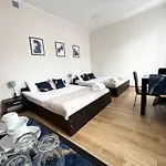 Bedrooms Piotrkowska 64 Апарт-отель Лодзь