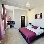 아파트호텔 Bedrooms Piotrkowska 64 3*
