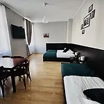Апарт-отель Bedrooms Piotrkowska 64 3*