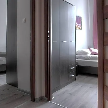 Bedrooms Piotrkowska 64 شقة فندقية 3*