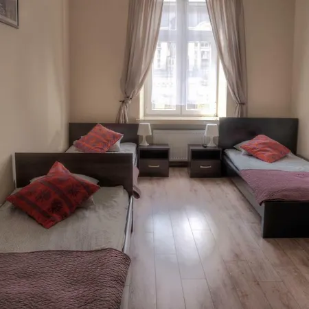 Bedrooms Piotrkowska 64 شقة فندقية 3*